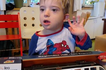 Robertův vlak opět dorazil